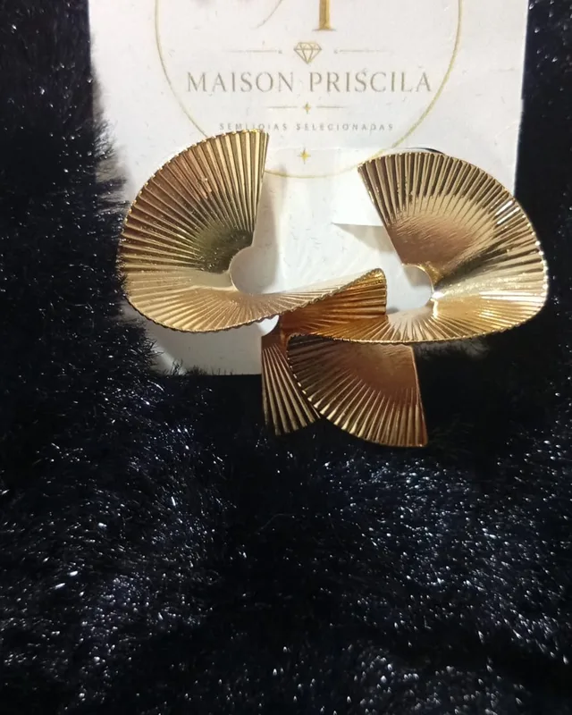 Brinco leque dourado