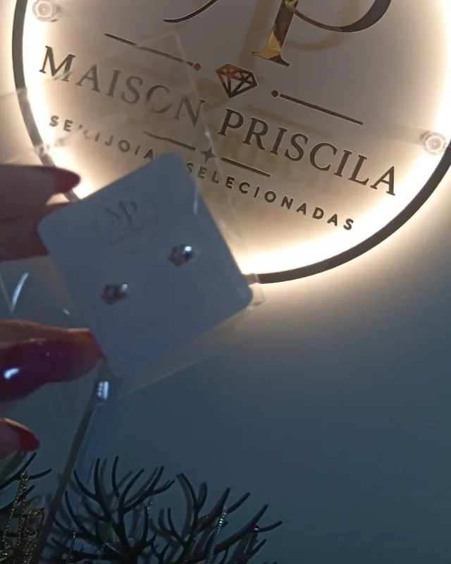 Brinco ponto de luz pequeno
