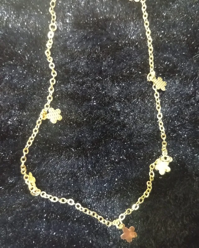 Colar corrente dourada com florzinhas